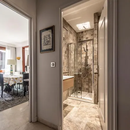 Front De Hyper Centre Lägenhet