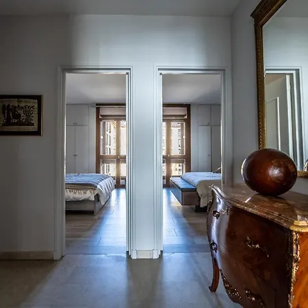 Front De Hyper Centre Lägenhet