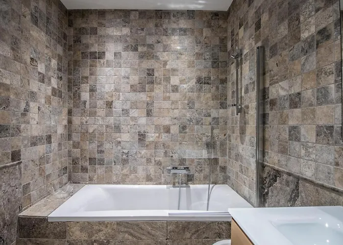 Front De Hyper Centre *